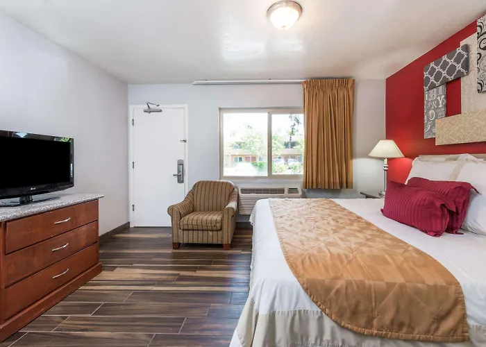 Ramada By Wyndham Near Seaworld / Mission Beach San Diego