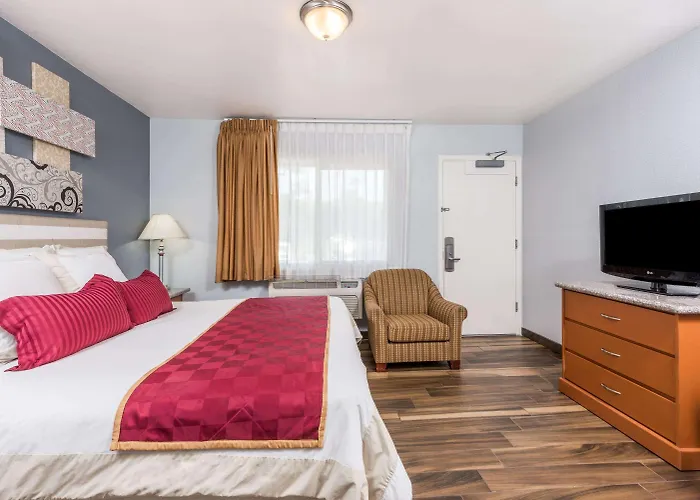 Ramada By Wyndham Near Seaworld / Mission Beach San Diego